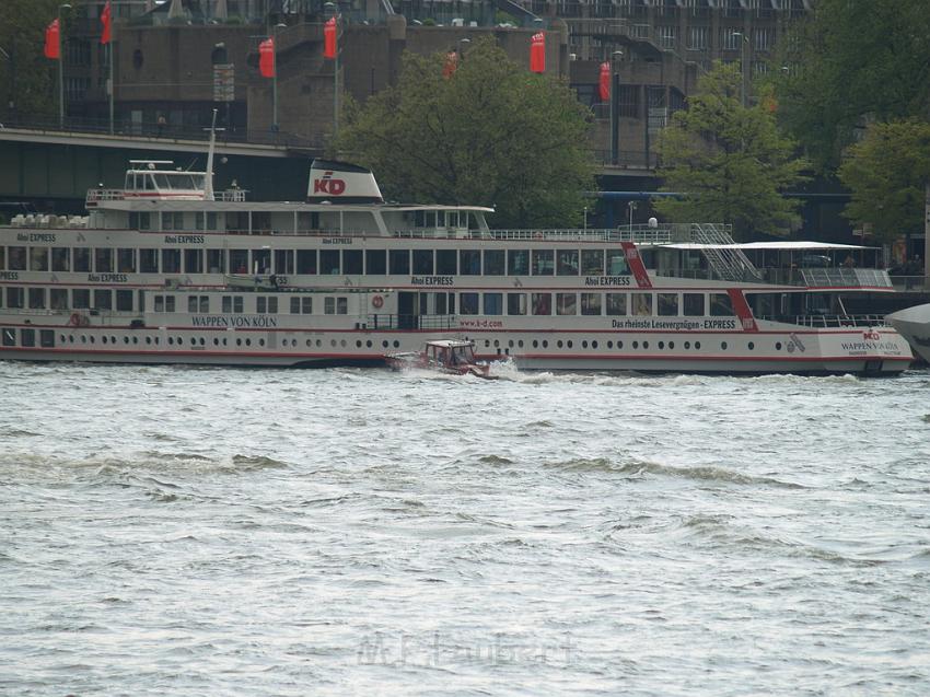 Uebungsfahrt Loeschboot und Ursula P94.JPG